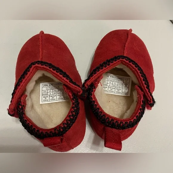 UGG Tasman Shearling Red and Black Christmas Baby Booties - Picture 6 of 7